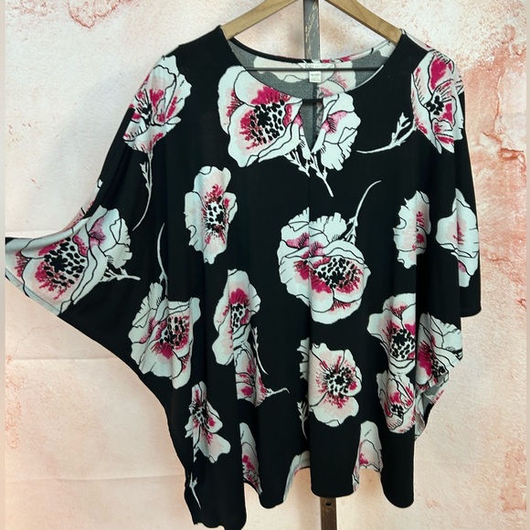 Cato Tops - CATO floral romantic poncho top size 18 20 W date night chic keyhole black pink